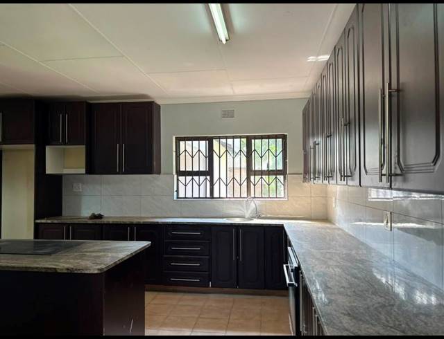 4 BEDROOM PROPERTY TO RENT IN MEER EN SEE